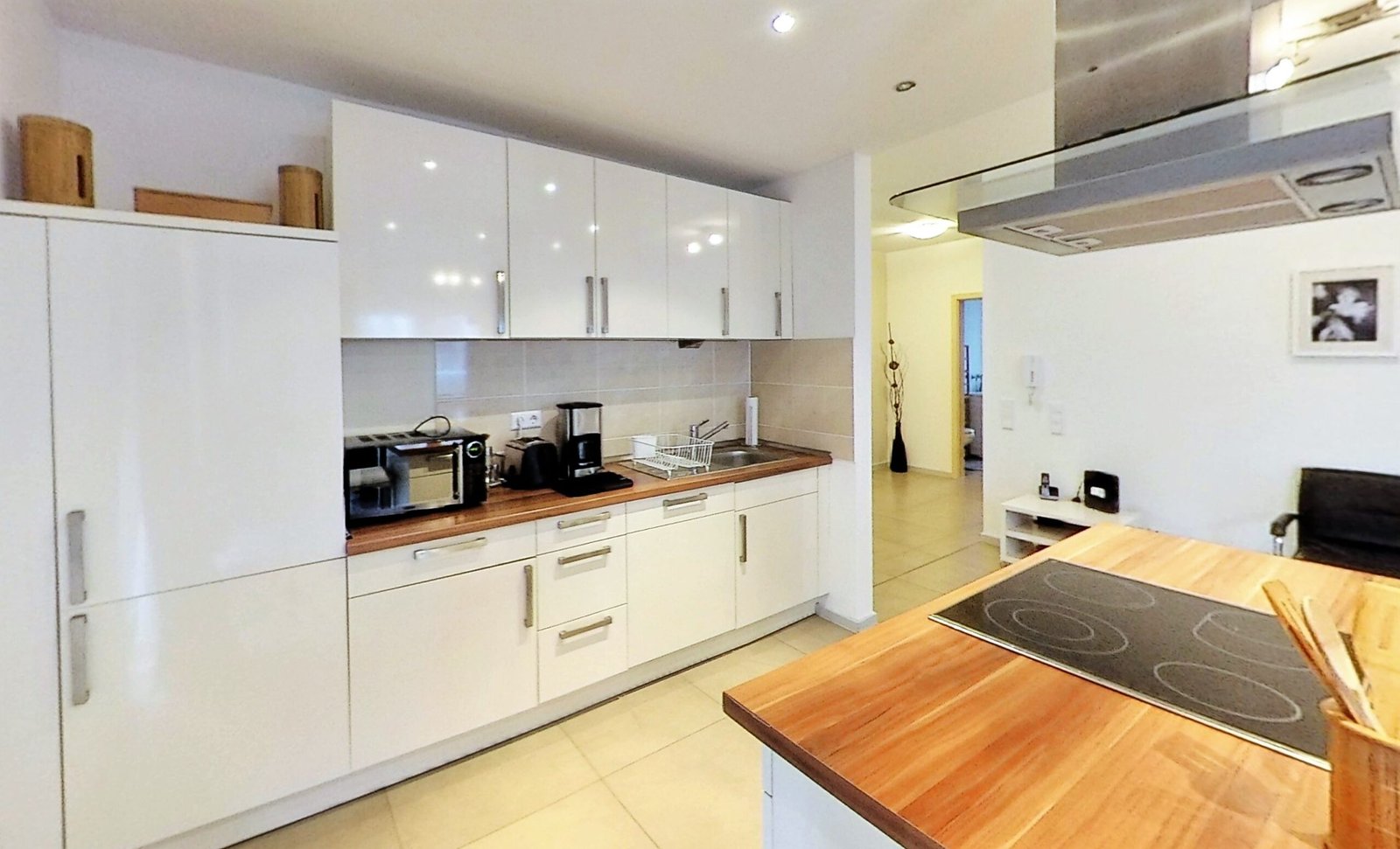 Fully equipped kitchen with modern appliances — TLA Ramstein